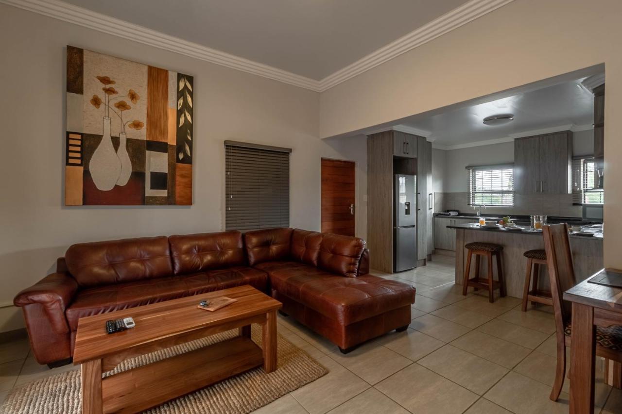 Camelot Guest House & Apartments Potchefstroom Exterior foto