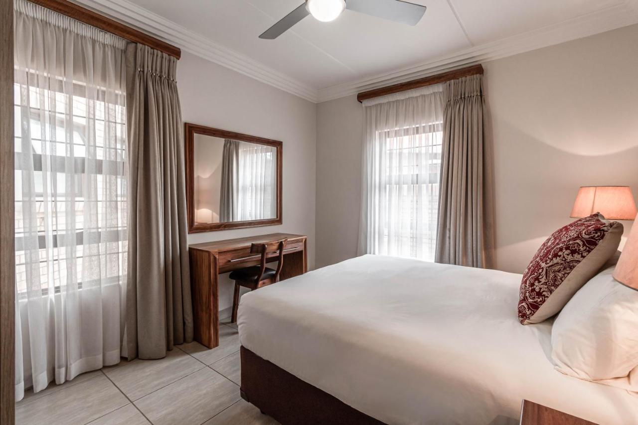 Camelot Guest House & Apartments Potchefstroom Exterior foto