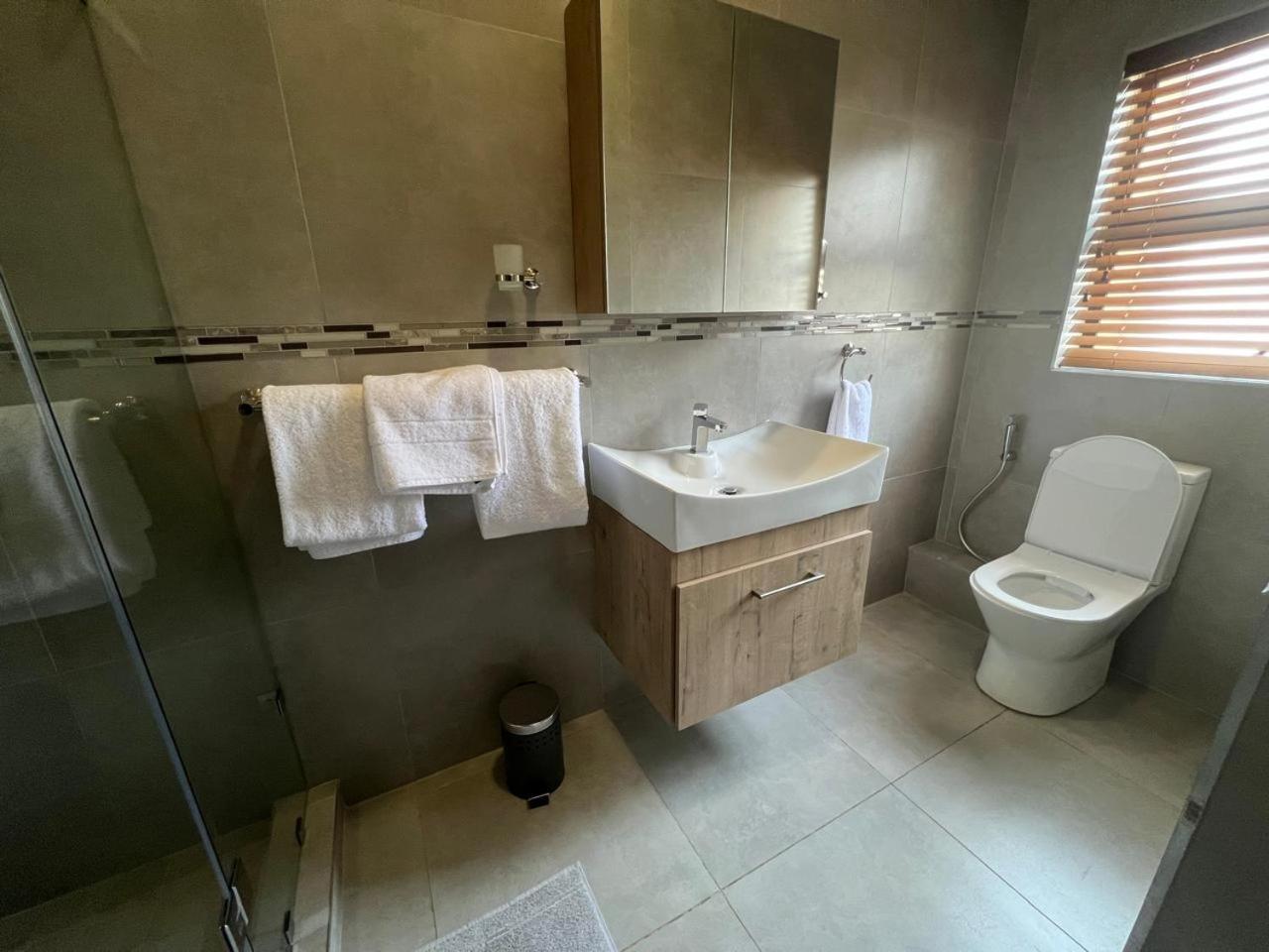 Camelot Guest House & Apartments Potchefstroom Exterior foto
